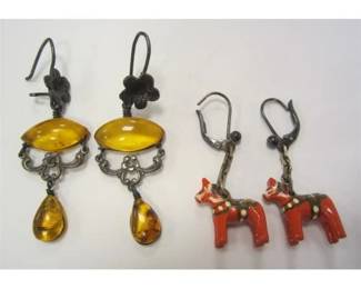 PAIR OF UNMARKED STAMPED SILVER WITH AMBER,  A PAIR OF SOUTH AMERICAN PAINTED MINI DONKEYS ON STERLING CLASP