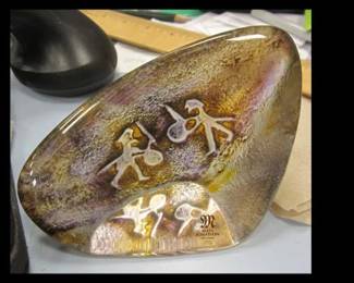 MATS JONASSON ART GLASS PAPERWEIGHT