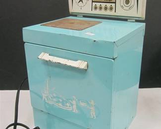 LITTLE LADY EMPIRE TOYS STOVE, HEAVY USE