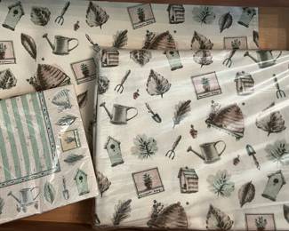 Matching placemats, tablecloth and napkins