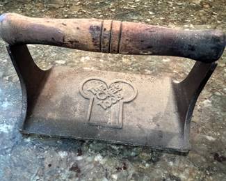 The Chef's Tool cast iron press