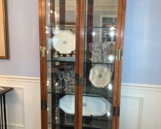 Henredon, Display Cabinets. Matching set. Campaign style