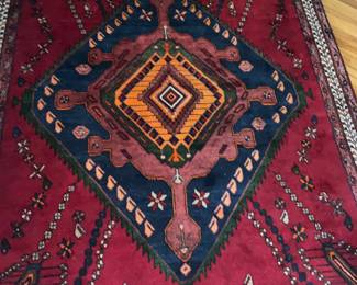 Beautiful wool rug. 5'x7'