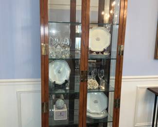 Henredon, Display Cabinets. Matching set. 