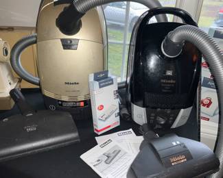 Miele, Vacuums. Canister Vacuums w/attachments 