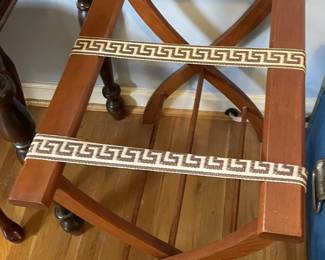 Folding luggage holder.