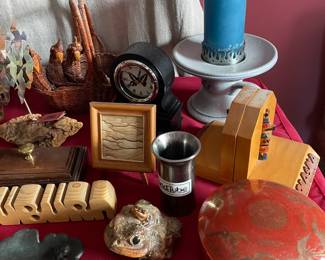 Assorted decorative items.