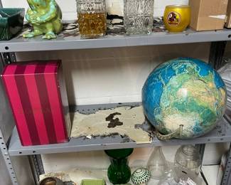 Assorted decorative items.