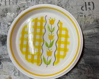 Mikasa Country Gingham Dinner Plate - Yellow Gingham Stoneware - Checkerboard w Tulip - Country Cottage Farmhouse Interior Decor.