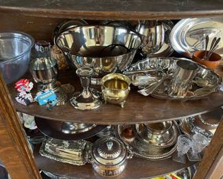 Silverplate and pewter items.