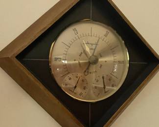 Vintage mid-century Airguide weather barometer/thermometer/hydrometer 3-D dial.
