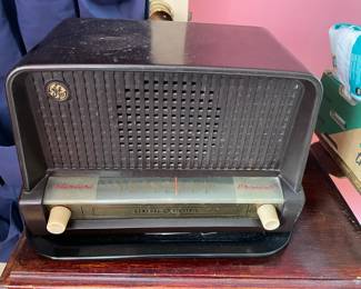 Vintage General Electric radio.