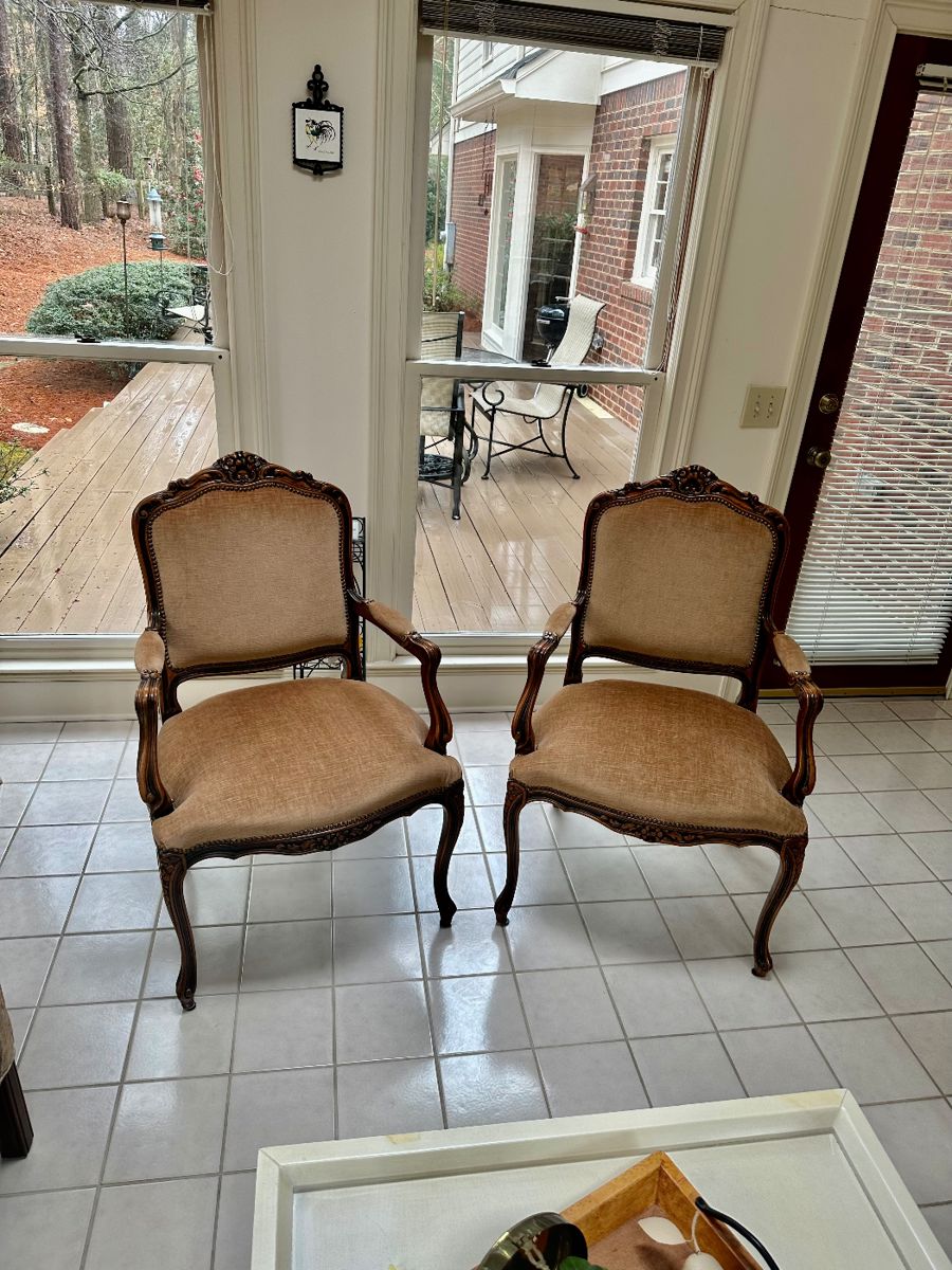 Donna Davis Estate Sales, LLC Fine Furniture... starts on 3/21/2024