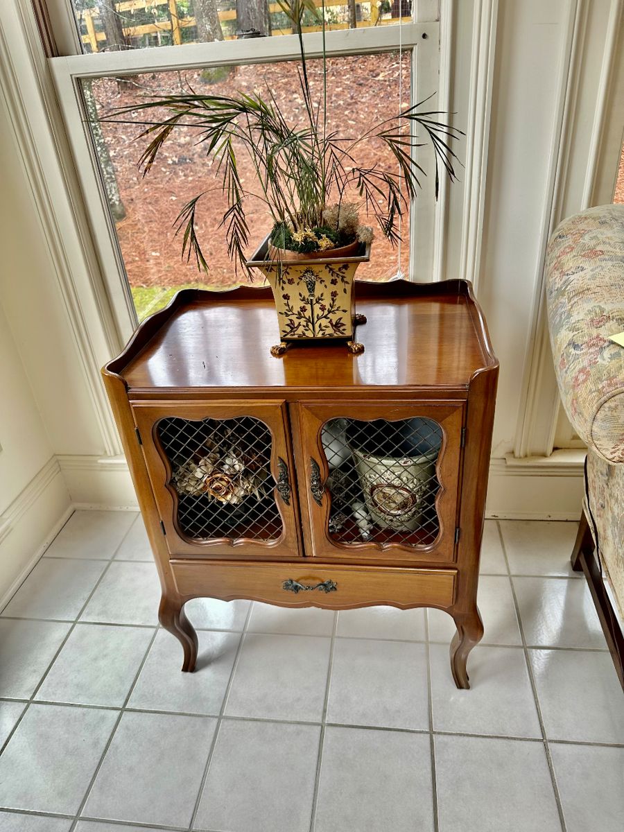 Donna Davis Estate Sales, LLC Fine Furniture... starts on 3/21/2024