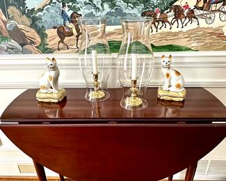 Drop leaf table Andrea by Sadek cat figurines