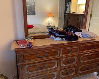 dresser w/mirror
