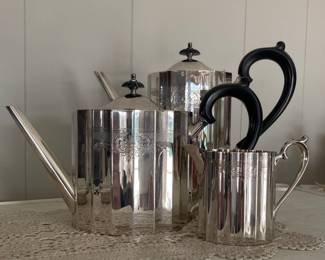 Beautiful LUNT 100 E Set - polished