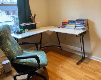 Corner desk