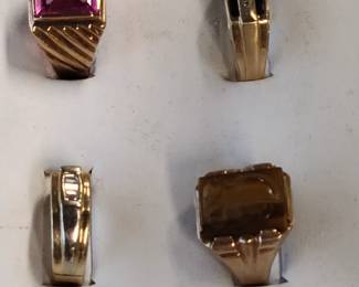Assorted Gold rings 