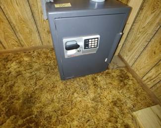 Safe with key and working key pad