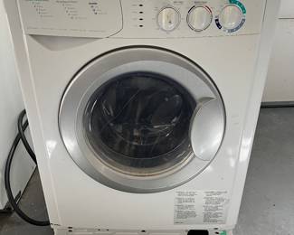 Splendide washer dryer combo.  Great for apartment or boat.  