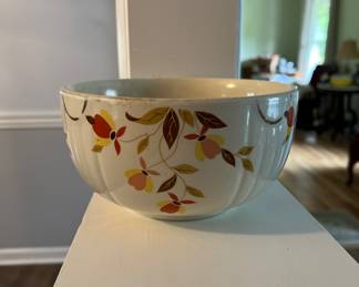 Vintage Hull bowl
