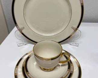 10 Piece Pl. setting of Lennox: presidential Hancock