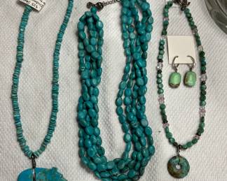 Fantastic turquoise jewelry. 
