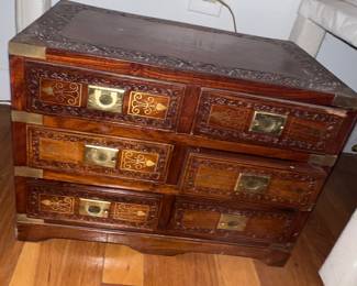 Jewelry chest