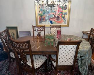 Solid Diningroom Table with lots of leaves