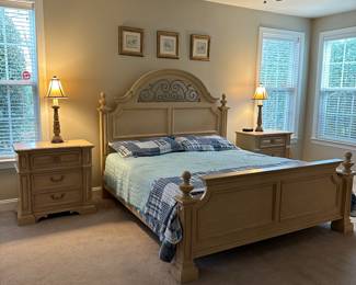 C8 - $550. King Size Thomasville Bed. (mattress included if you want it)
