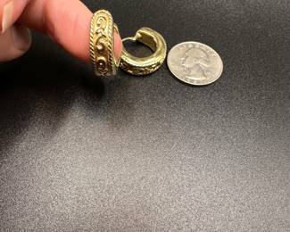 J18 - $250. Pair 14 kt gold earrings. 