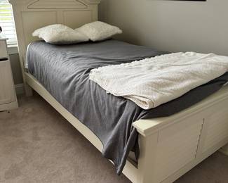 C103 - $225. Twin Size off white bed. (Clean Mattress included if you want it.) Excellent Condition. 
