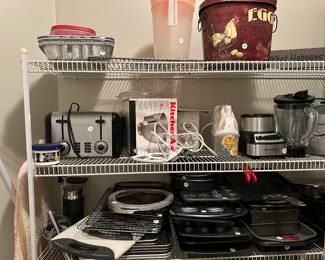 C185 - Kitchen Items priced individually. Toaster & Kitchen Aid Bowl Pending