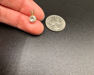 J31 - $100 - 14 kt gold & diamond necklace pendant. 