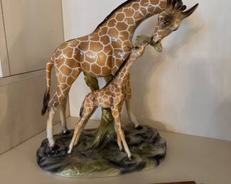 C30 - $250 Ronzan Made in Italy Giraffe with Baby. No issues noted. 
