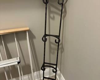 C133 - $10 Plate Rack. 