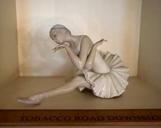 C38 - $75. Lladro "Death of the Swan". No issues noted. 