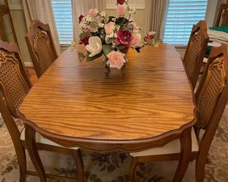 Beautiful Dining table with 6 chairs (one captain)