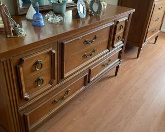 Vintage Bassett Furniture Bedroom Suite