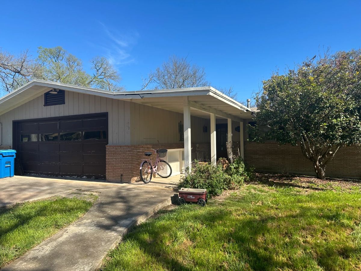 A Delightfully Packed Estate Sale! in Kerrville, TX starts on 3/8/2024