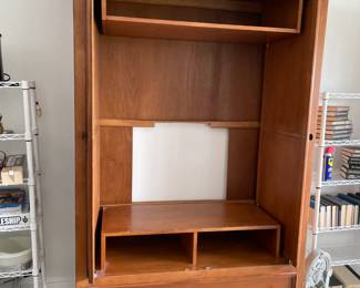 This pc. has doors to close