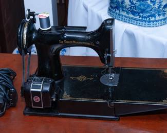 Singer featherweight with case