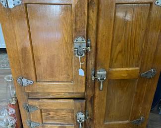 White Mountain Porcelain icebox. 