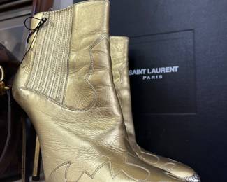 St. Laurent Paris. 7.5 