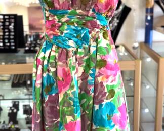 Phenomenol Victor Costa vintage dress. Looks great on everyone. 