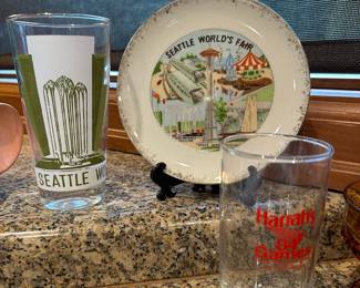 Seattle World's Fair Collectible Souvenir Plate, 1962 Green/White Seattle World's Fair Collectible Glass