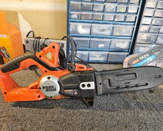 Black & Decker CCS818 18V Cordless Chainsaw 8" Blade , with Battery & Charger