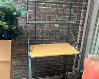 #225	Patio	Verdi Green Bakers Rack w/butcher Block Counter w/2 metal Shelves - 31x21x79	 $65.00 			
