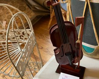 #152	Art	VTC Mahony wooden violin model 12 in	 $20.00 			

